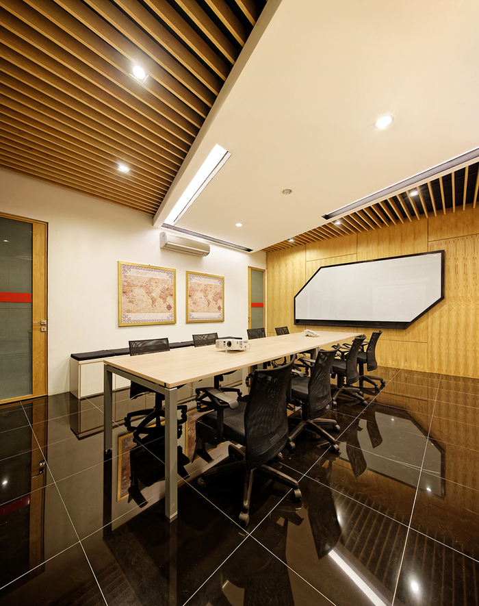 时尚木语  OMG印尼公司办公室设计欣赏