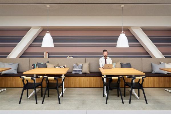 地域风情下的多元文化办公室设计