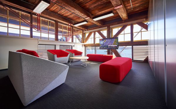 新旧元素融合下的新办公室设计